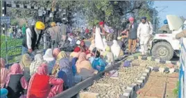  ?? HT PHOTO ?? Protesters staging a dharna on railway tracks in Gurdaspur on Friday.