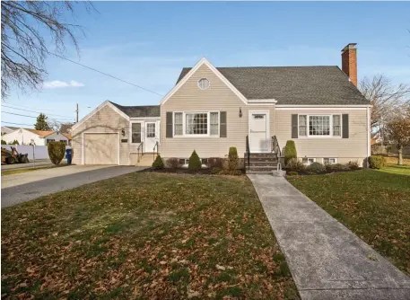  ?? PHOTOS COURTESY TIA ZAFERAKIS WITH JACK CONWAY CITYSIDE ?? The 1950s Cape at 84 Library St. in Revere is on the market.