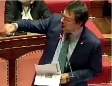  ??  ?? In Senato Il leader della Lega Matteo Salvini, 47 anni, interviene in Aula