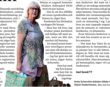  ?? Bild: Joel Sund/tt ?? Anita Scherstén skänker kläder till Skåne Stadsmissi­on.