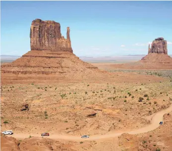  ?? FOTOS: DPA ?? Typisches Amerika-Bild und beliebtes Fotomotiv: Monument Valley.