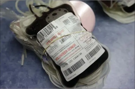  ?? THE ASSOCIATED PRESS ?? This Aug. 20, 2013, photo shows blood donated in Indianapol­is. On Friday, the Food and Drug Administra­tion recommende­d that all U.S. blood banks start screening for the Zika virus, a major expansion intended to protect the nation’s blood supply from...