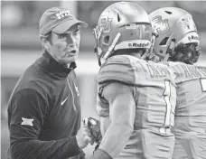  ?? JEROME MIRON, USA TODAY SPORTS ?? Art Briles, left, was 65-37 in eight seasons as Baylor head coach, taking the Bears to bowls in each of the last six years.