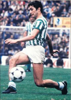  ??  ?? EL VENDAVAL. Rafael Gordillo, jugando con el Betis.
