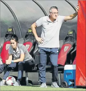  ?? FOTO: MIREYA LÓPEZ ?? Joseba Agirre El entrenador del Femenino destacó la moral de su equipo