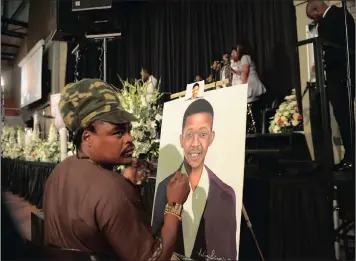  ?? PICTURE: BHEKIKHAYA MABASO ?? Lebani Sirange, an artist who has become known for painting “fallen celebritie­s”, completes his work of gospel star Lundi Tyamara at a memorial service held at Grace Bible Church in Soweto yesterday.