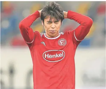  ?? FOTO: IMAGO ?? Ein Gesichtsau­sdruck wie eine Bilanz unter das Kalenderja­hr 2021 von Fortuna Düsseldorf: Ao Tanakas Mimik entstand nach der Niederlage gegen Sandhausen.