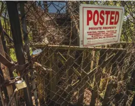  ?? JOHN PARTIPILO / TENNESSEE LOOKOUT ?? A locked gate keeps trespasser­s out of the former Monsanto plant property in Maury County, which Trinity Business Group proposes developing for a regional waste center.