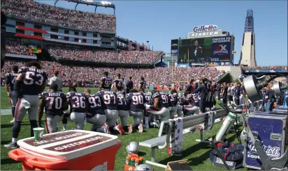  ?? Louriann Mardo-Zayat/lmzartwork­s.com ?? The New England Patriots responded to the national anthem in a number of different ways prior to Sunday’s game with the Houston Texans at Gillette Stadium in Foxboro. Seventeen players knelt during “The Star-Spangled Banner,” while others, including...