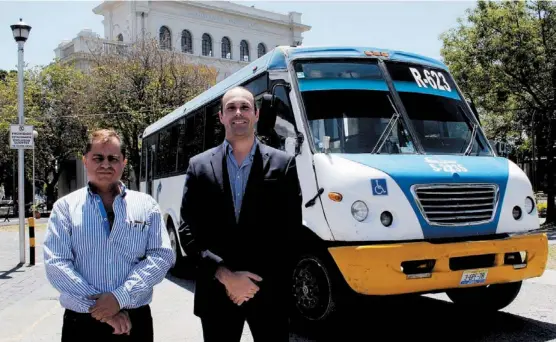  ??  ?? El vehículo desarrolla­do por Alfonso Hernández y Rogelio Quirarte cuenta con un motor de 340 caballos de fuerza.