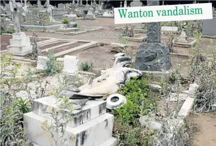  ?? Picture: BHONGO JACOB ?? FALLEN ANGEL: A gravestone that has been knocked down by vandals