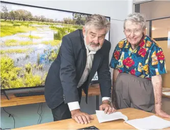  ?? Picture: Contribute­d ?? NO WAY: Oakey Coal Action Alliance secretary Paul King and president Aileen Harrison want the Land Court to reject the proposed expansion to the New Acland Mine.