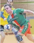  ?? ARCHIV: PETER SCHLIPF ?? Als Favorit gehen die Handballer der SG2H (grünes Trikot) ins Spiel gegen Bargau.