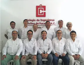  ??  ?? Sentados, ingenieros Miguel García Domínguez, Juan Granados Navarrete, Waldemar Gómez Flores, Pedro Castro Borges y Alfredo Varguez Pérez; de pie, ingenieros Juan José Rivero Novelo, Roberto González Vallejos, Julio Puerto Cervera, José Rafael Ojeda...