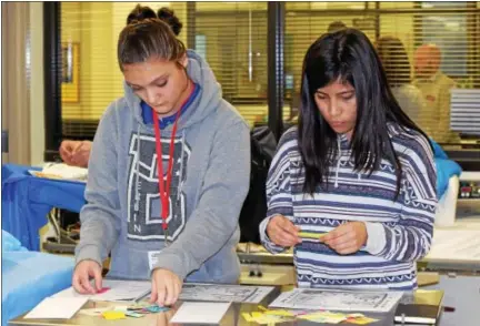  ?? MARIAN DENNIS — DIGITAL FIRST MEDIA ?? Students from Phoenixvil­le Area High School stay focused on their task as they work to arrange surgical equipment in the proper order during a workshop at Montgomery County Community College. The workshop was part of the Bridge to Employment program...