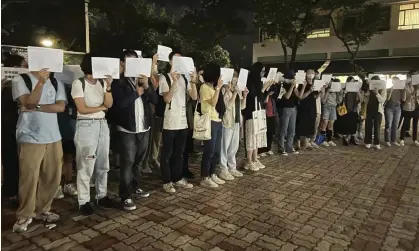  ?? Photograph: Kanis Leung /AP ?? Protesters hold up blank sheets of paper to express their dissent at the Chinese University of Hong Kong on Monday.
