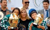  ?? Supplied photo ?? The winning jockeys with their trophies. —