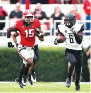  ?? ASSOCATED PRESS FILE PHOTO ?? Vanderbilt’s Darrius Sims tries to outrun Georgia’s D’Andre Walker as he returns the opening kickoff of their game last season in Athens, Ga. Walker’s return setup a touchdown.