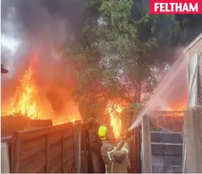  ?? ?? FELTHAM
Inferno: Firefighte­rs tackle a blaze in a garden in west London