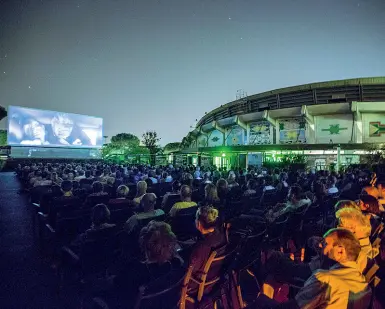  ??  ?? Da sapere Torna il cinema sotto le stelle alle arene di Campo di Marte: fino al 2 settembre tanti film di qualità tra pellicole di italiani, grandi classici restaurati e una settimana di anteprime a fine agosto Tutto il programma sul sito del Mandela...