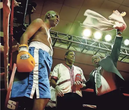  ??  ?? Memphis Mayor Willie Herenton, 66, middle, and his corner get pumped up before their benefit boxing match against Joe Frazier, 62, (not pictured) at the Peabody Hotel in 2006. MARK WEBER/THE COMMERCIAL APPEAL