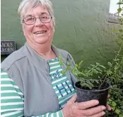  ?? ?? DOUBLE WIN: Maryna Shepherd, the happy winner of a taaibos and its freeloadin­g friend, a basterperd­epis