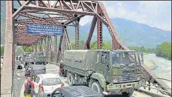 ?? PTI ?? Army trucks move towards Ladakh in Kullu district on Friday.