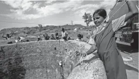  ?? RAJANISH KAKADE/AP FILE ?? People prepare to draw water from a dried-up well in Maharashtr­a state, India, in 2016 after a tanker emptied water into the well.