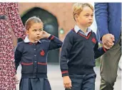  ?? FOTO: DPA ?? Prinzessin Charlotte an ihrem ersten Schultag mit ihrem Bruder George.