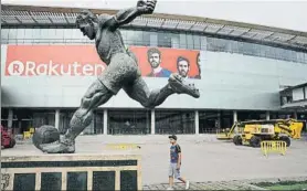  ?? FOTO: PEP MORATA ?? Nueva piel La fachada del Camp Nou todavía está en proceso de confección