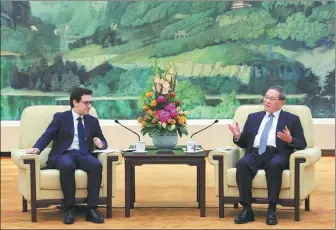  ?? WANG ZHUANGFEI / CHINA DAILY ?? Premier Li Qiang (right) meets on Monday with French Minister for Europe and Foreign Affairs Stephane Sejourne at the Great Hall of the People in Beijing.