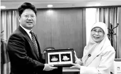  ??  ?? Ambassador of the People’s Republic of China to Malaysia, Bai Tian (left) met Deputy Prime Minister Datuk Seri Dr Wan Azizah Wan Ismail during the courtesy call at Parliament yesterday. - Bernama photo