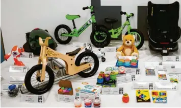  ?? Foto: Christoph Soeder, dpa ?? Diesen Spielsache­n und Kinderprod­ukten sollten Kunden besser nicht trauen: In den Tests der Stiftung Warentest schnitten sie besonders schlecht ab.