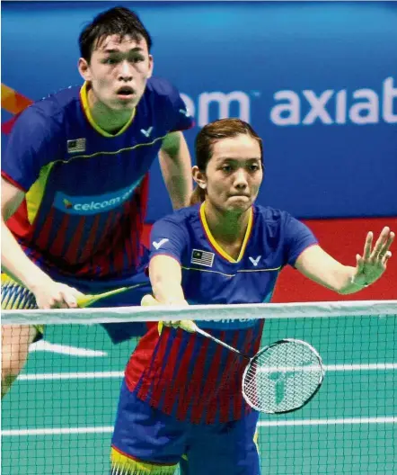  ??  ?? Weight off their shoulders: Lai Pei Jing (right) and Tan Kian Meng ended their first round jinx in the mixed doubles by beating Taiwan’s Liao Min-chun- Chen Hsiao-huan yesterday.