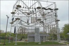  ?? PETE BANNAN-MEDIANEWS GROUP ?? The new high ropes venture course at Chester County Sports Arena features three levels.