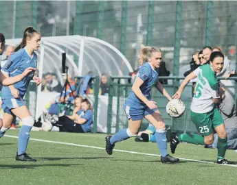  ?? PICTURE BY SHEENA BOOKER ?? Chichester City Ladies battle away at Cardiff