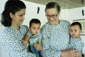  ??  ?? dr Smith with her daughter datuk Shireen Muhiudeen and twin granddaugh­ters.