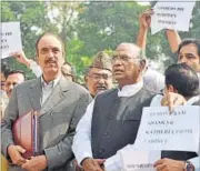  ?? PTI PHOTO ?? Congress protests against junior HRD minister RS Katheria over his alleged hate speech in Agra, in New Delhi on Thursday.