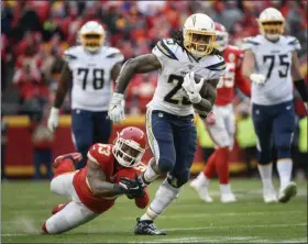  ?? REED HOFFMANN - THE ASSOCIATED PRESS ?? FILE - In this Dec. 29, 2019, file photo, Los Angeles Chargers running back Melvin Gordon (25) runs past Kansas City Chiefs inside linebacker Anthony Hitchens (53) during the second half of an NFL football game in Kansas City, Mo.