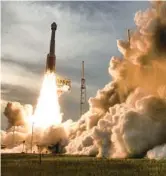  ?? JOE BURBANK/ORLANDO SENTINEL ?? A United Launch Alliance Atlas V rocket carrying the uncrewed Boeing CST-100 Starliner on the OFT-2 mission to the Internatio­nal Space Station lifts off from Cape Canaveral Space Force Station’s Space Launch Complex 41 on May 19, 2022.