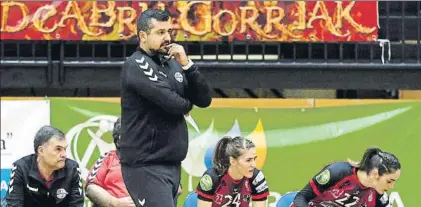  ?? FOTO: MIREYA LÓPEZ ?? Renovación El técnico del Zuazo, Joseba Rodríguez ‘Jaíto’, continuará la próxima temporada al frente del conjunto de Barakaldo