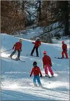  ??  ?? A la station de Valberg, 12 pistes de ski sur 56 sont ouvertes.