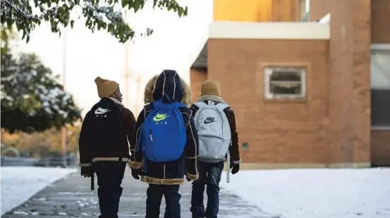  ?? ASHLEE REZIN GARCIA/SUN-TIMES ?? Students return to class at Roswell B. Mason Elementary School on the West Side after the 11-day teachers strike.