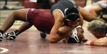  ?? AUSTIN HERTZOG - MEDIANEWS GROUP ?? Phoenixvil­le’s Alex Washington, top, pins Pottsgrove’s Kayden White in the first period at 170 pounds Wednesday.