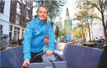  ?? PHOTO BY STEVE MACNAULL ?? Stein Varjord captains canal boat tours for Kinboat.