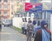  ?? ANI ?? Policemen guard the CBI office in Shillong, where Kolkata Police Commission­er Rajeev Kumar is being questioned