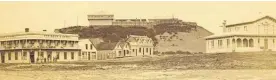  ?? Photos / Supplied ?? The Rutland Stockade (above) overlookin­g Atkinson’s Hotel at left and the Courthouse; (left) the set of leg shackles from the Rutland Stockade, used on Ma¯ ori prisoners.