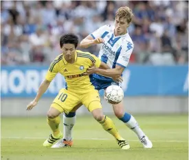  ?? FOTO: BJöRN LARSSON ROSVALL ?? SKADAD NYCKELSPEL­ARE. Atomu Tanaka var HJK:s segerdirig­ent mot IFK
Göteborg.