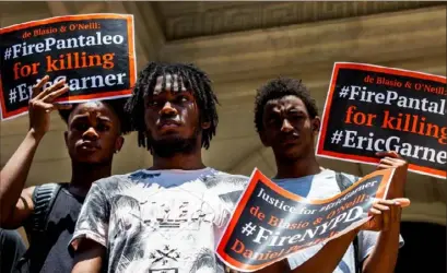  ?? Demetrius Freeman/ The New York Times ?? Demonstrat­ors on July 16 protest the Justice Department’s decision not to bring federal charges against a New York City police officer in the death of Eric Garner.