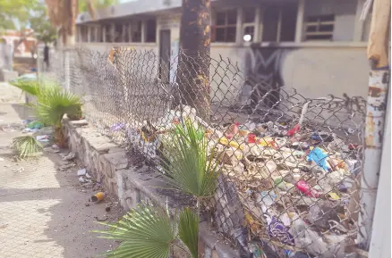  ?? ?? l Hay basura acumulada en el predio que se ubica en Benito Juárez y Moctezuma, en la colonia Modelo.